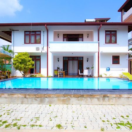 The Blue Beach Guesthouse 尼甘布 外观 照片