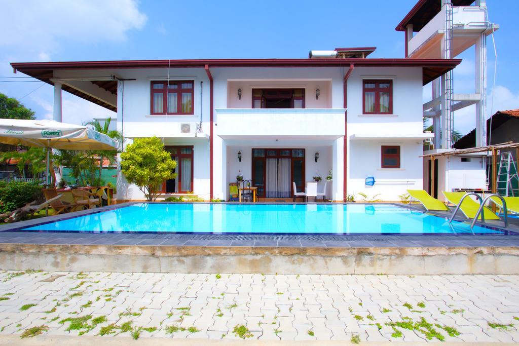 The Blue Beach Guesthouse 尼甘布 外观 照片