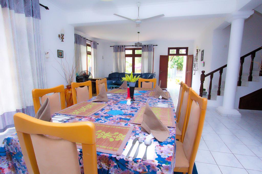 The Blue Beach Guesthouse 尼甘布 外观 照片