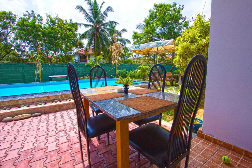 The Blue Beach Guesthouse 尼甘布 外观 照片