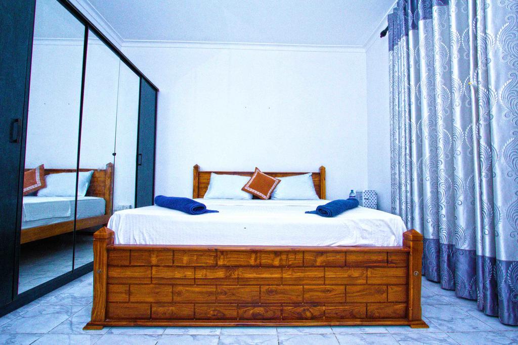 The Blue Beach Guesthouse 尼甘布 外观 照片