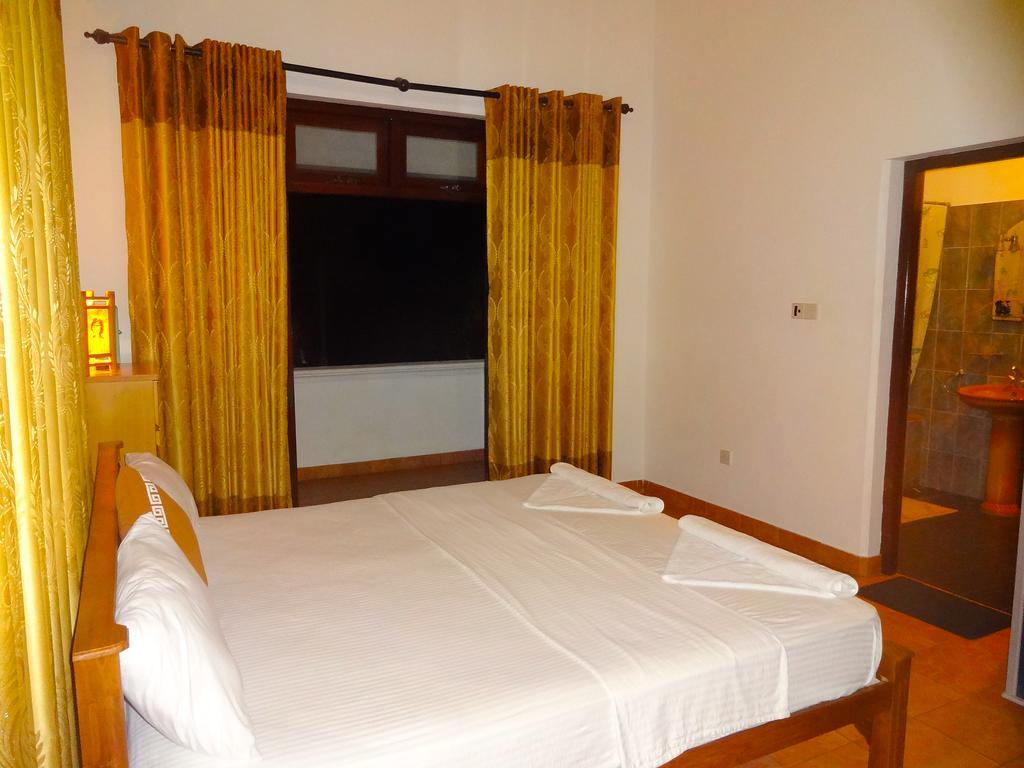 The Blue Beach Guesthouse 尼甘布 外观 照片