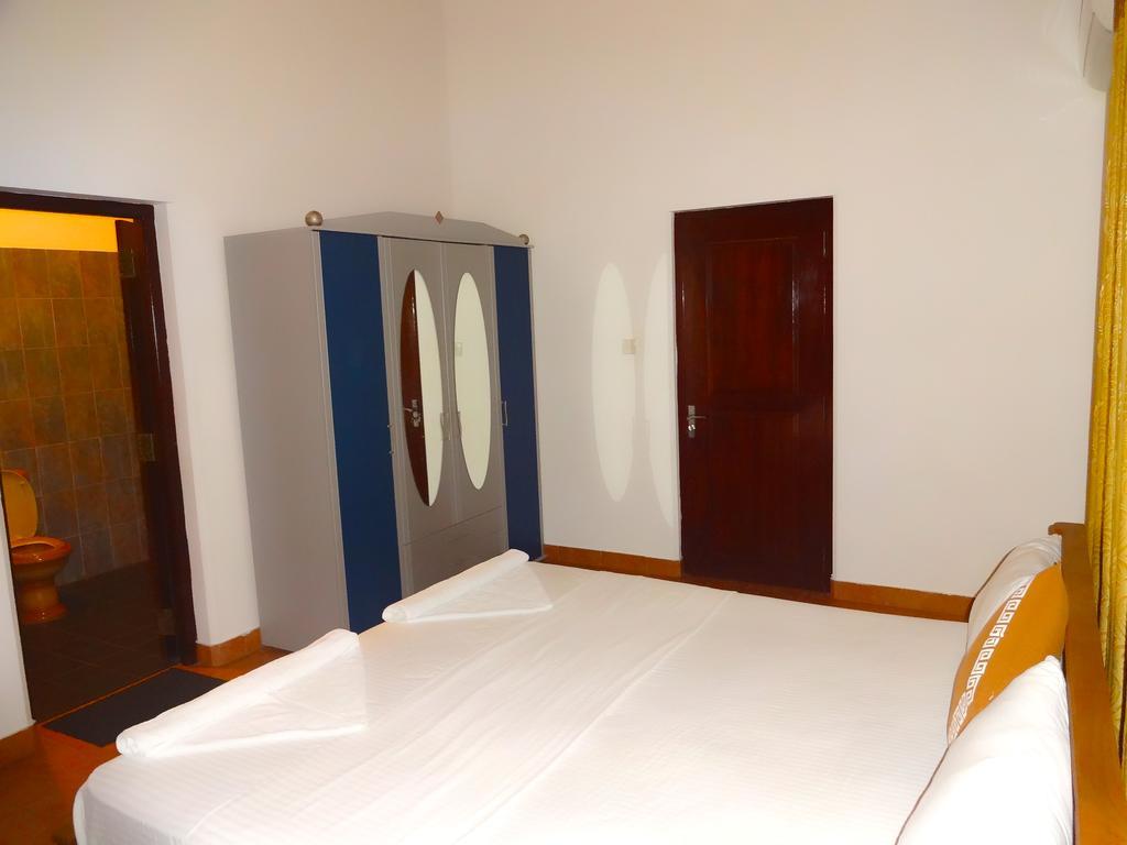 The Blue Beach Guesthouse 尼甘布 外观 照片
