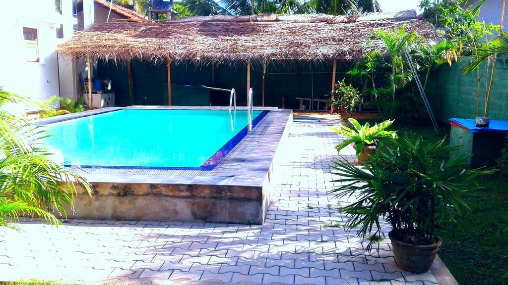 The Blue Beach Guesthouse 尼甘布 外观 照片