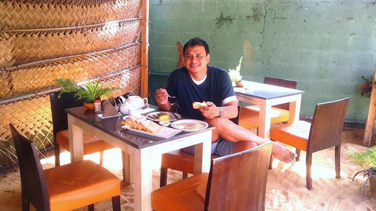 The Blue Beach Guesthouse 尼甘布 外观 照片
