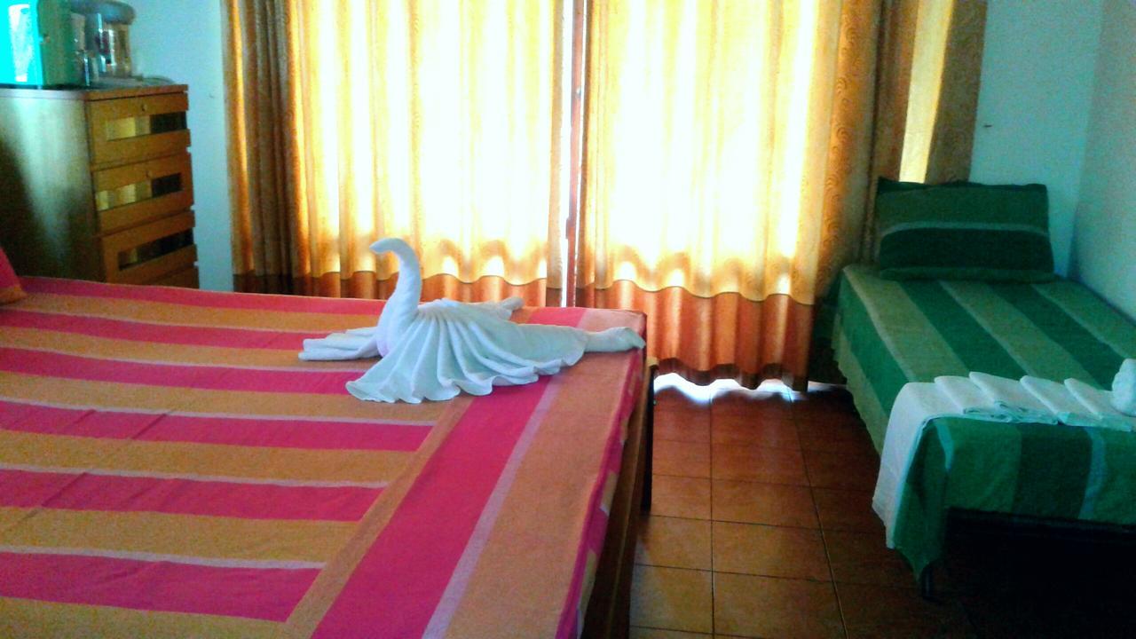 The Blue Beach Guesthouse 尼甘布 外观 照片